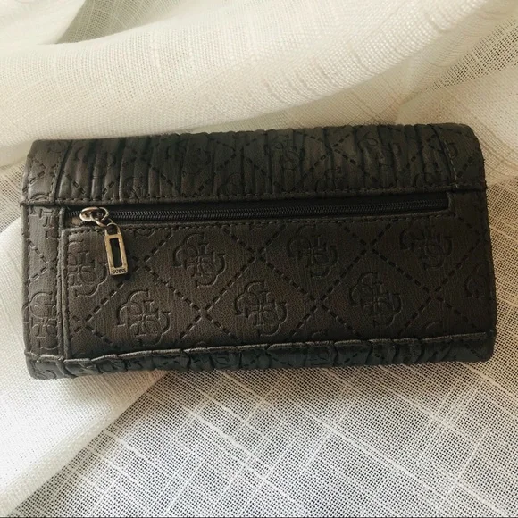 💜3/$30 Guess Wallet with logo - Picture 2 of 12